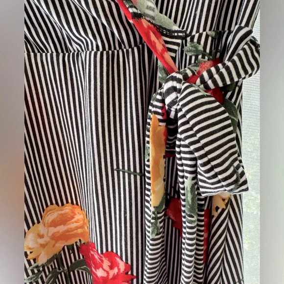 MUST HAVE Feminine faux wrap dress size large by No Boundaries. Stunning! - Picture 6 of 10